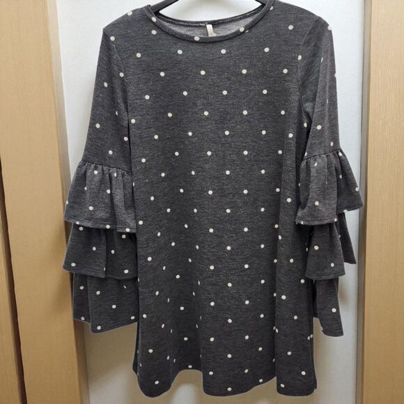 My Story Tunic Top Shirt Womens Medium Gray Polka Dot 3 Tiered Ruffle Sleeves - Picture 1 of 10